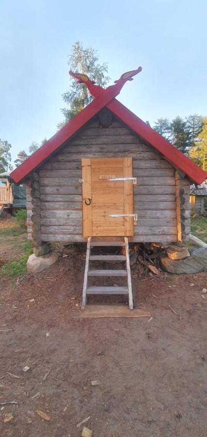 Vittfarnas Hird Vikingaby Bed and Breakfast Sosdala Exterior foto