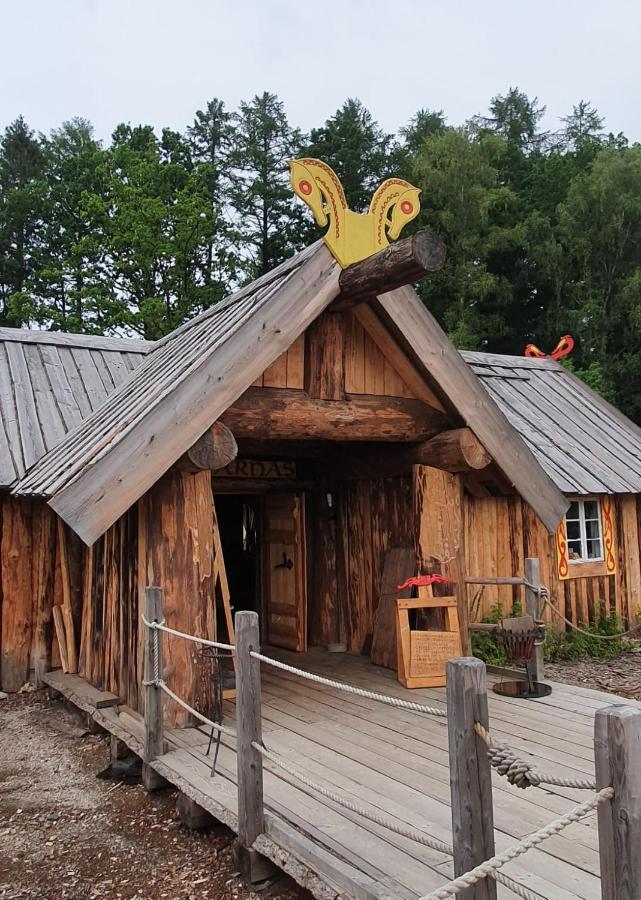 Vittfarnas Hird Vikingaby Bed and Breakfast Sosdala Exterior foto