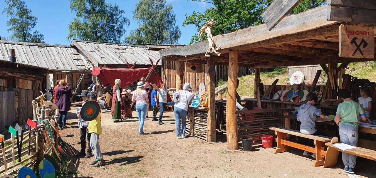 Vittfarnas Hird Vikingaby Bed and Breakfast Sosdala Exterior foto