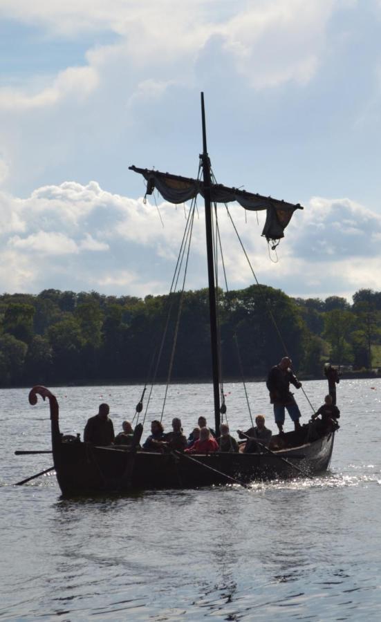 Vittfarnas Hird Vikingaby Bed and Breakfast Sosdala Exterior foto