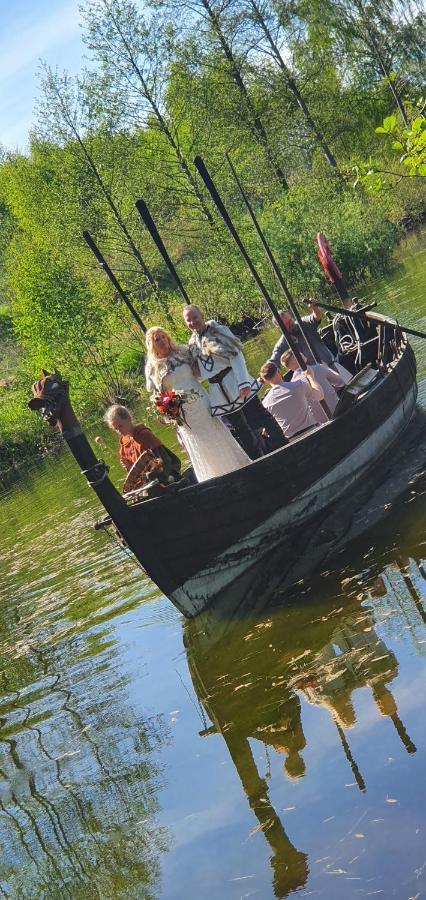 Vittfarnas Hird Vikingaby Bed and Breakfast Sosdala Exterior foto