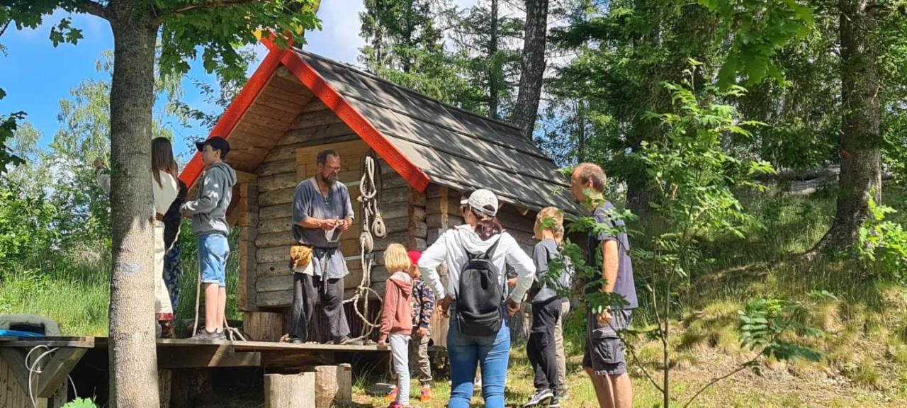 Vittfarnas Hird Vikingaby Bed and Breakfast Sosdala Exterior foto