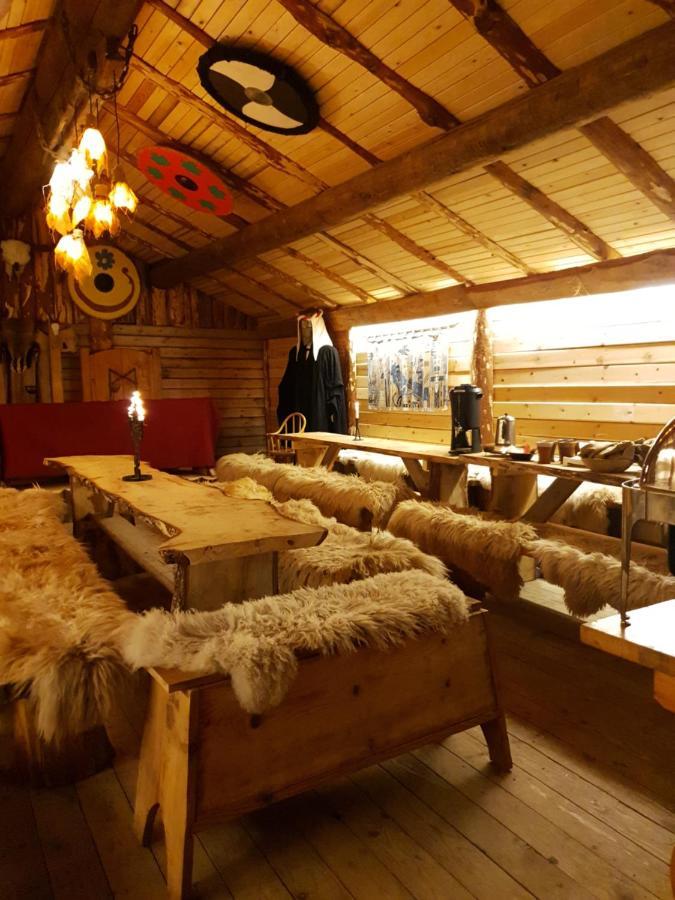 Vittfarnas Hird Vikingaby Bed and Breakfast Sosdala Exterior foto